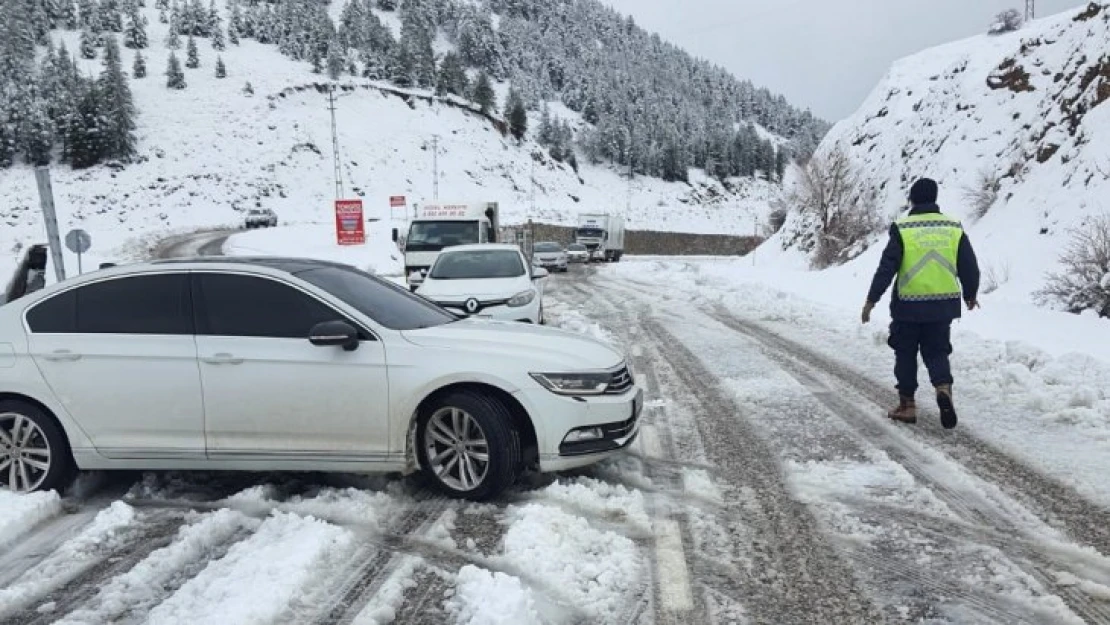 Tipi nedeniyle kapanan yol 11 saatlik çalışmayla açıldı