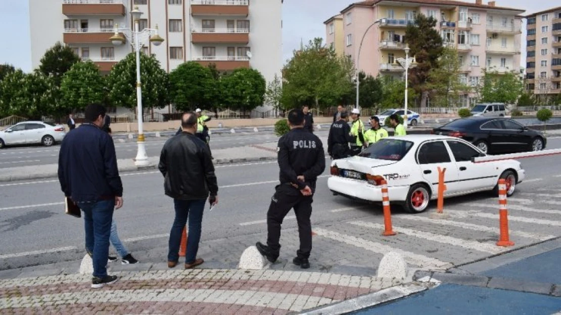 Trafikte polise saldırdılar