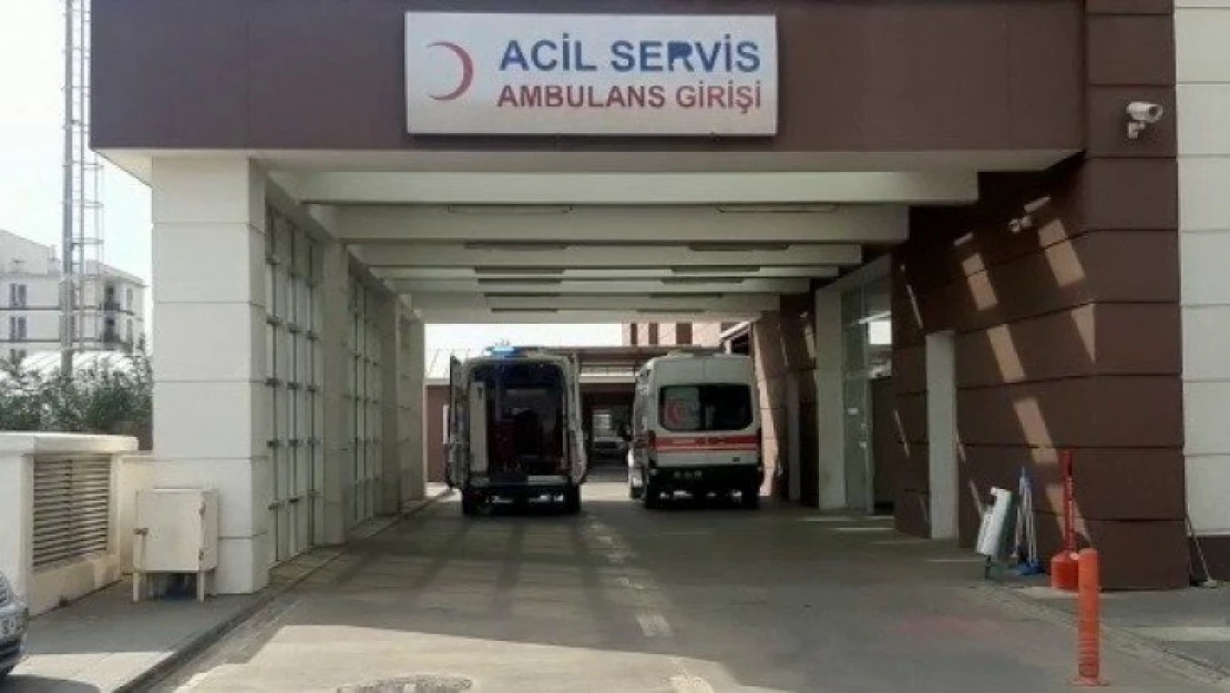 Yaşlı adamı demir boruyla ağır yaraladı