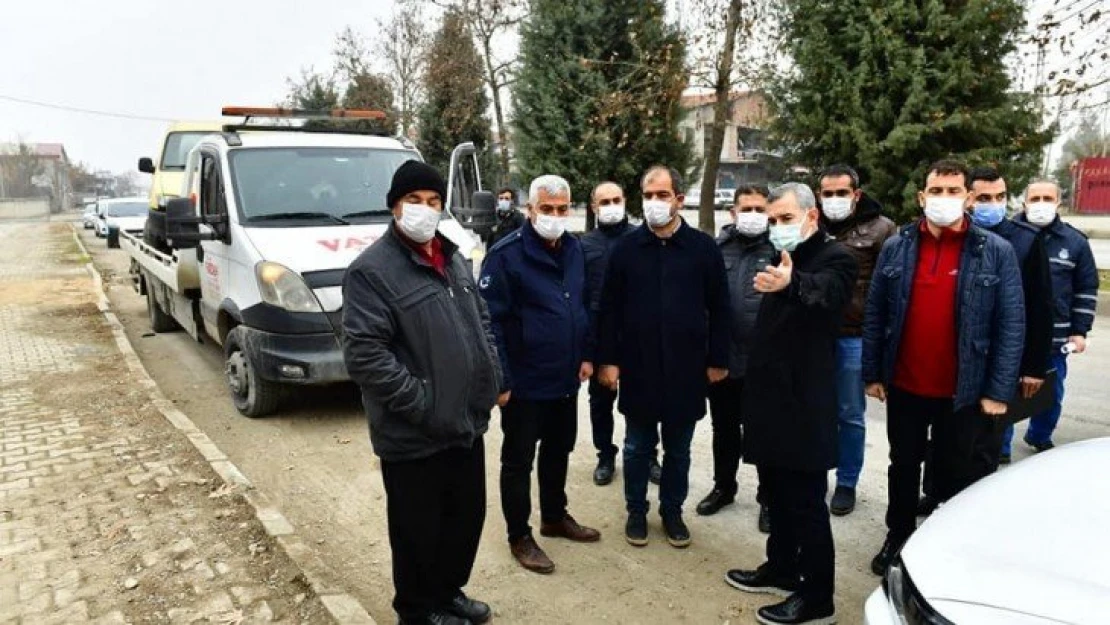 Yeşilyurt'ta çevre ve görüntü kirliliği oluşturan hurda araçlar toplanıyor