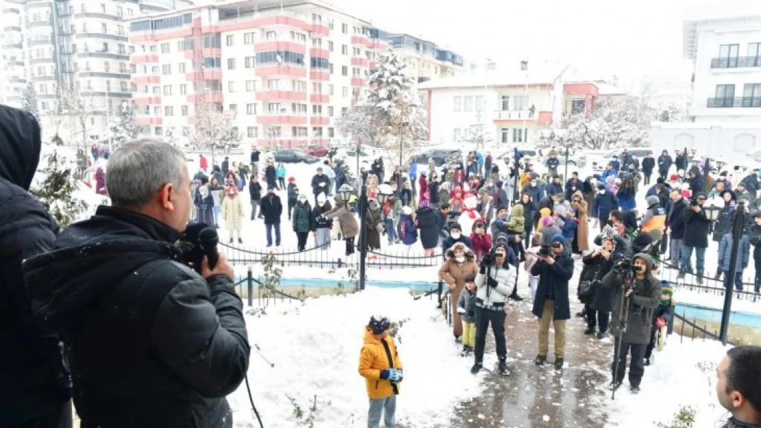 Yeşilyurt'ta düzenlenen '1.kartopu ve kardan adamlar şenlikleri' renkli anlara sahne oldu