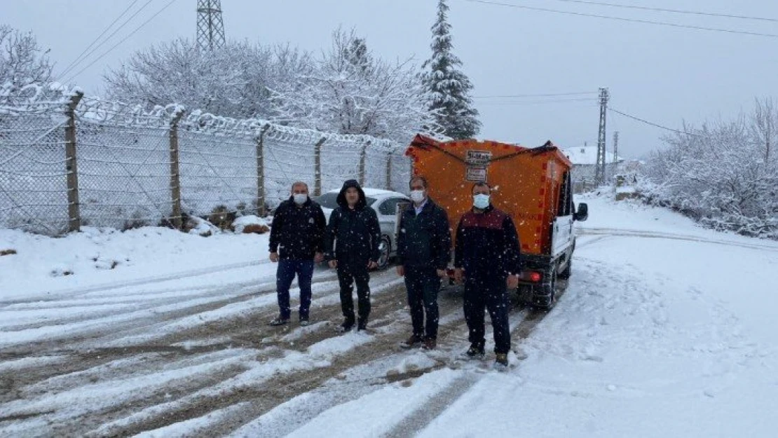 Yeşilyurt'ta kar temizleme çalışmaları sürüyor