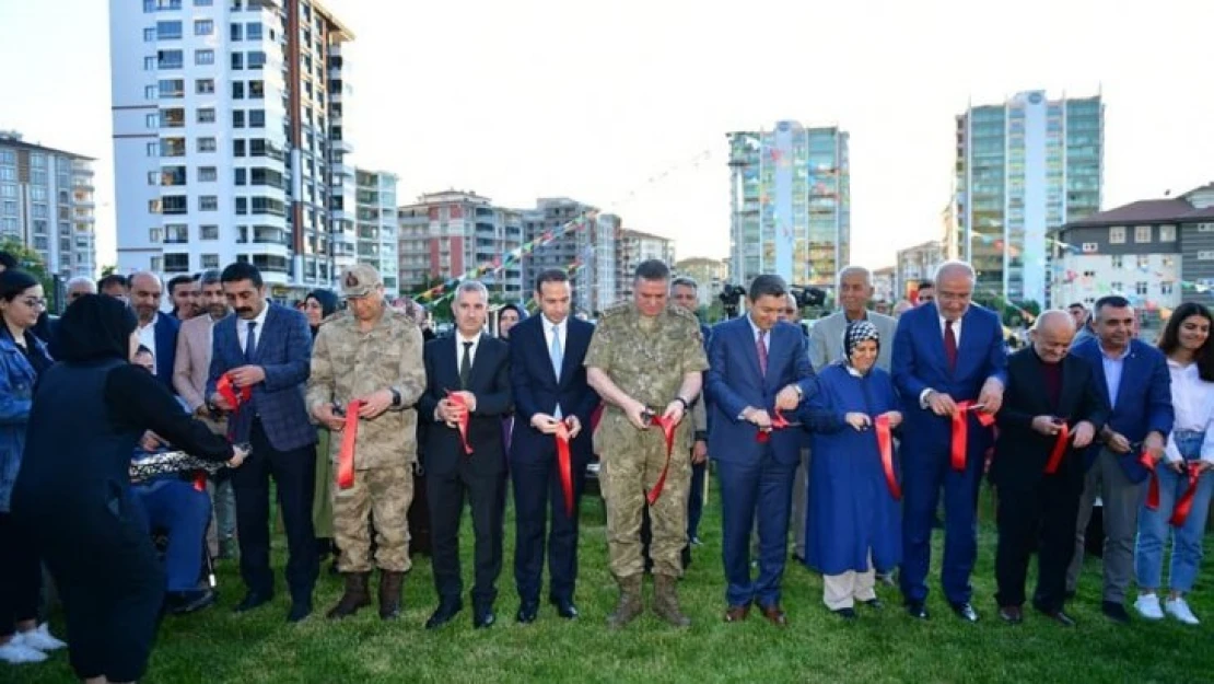 Yeşilyurt'ta Şehit Semih Özbey Parkı'nın açılışında duygusal anlar