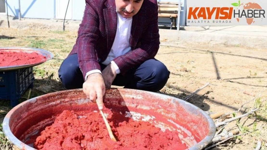 Yeşilyurt'ta yerli kışlık ürünler satışa sunuluyor