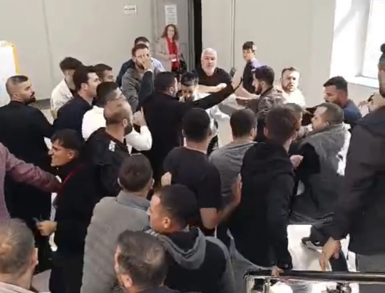 CHP Malatya İl Kongresinde yumruklu kavga