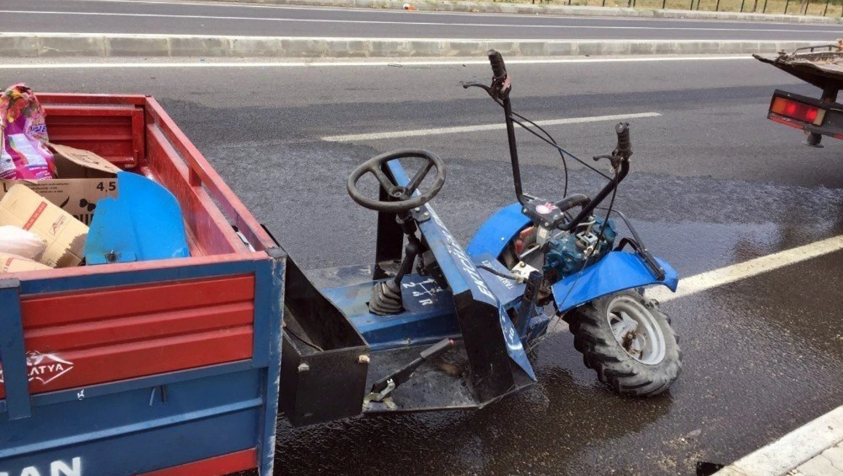 Darende'de otomobil çapa motoruna çarptı: 1 ağır yaralı