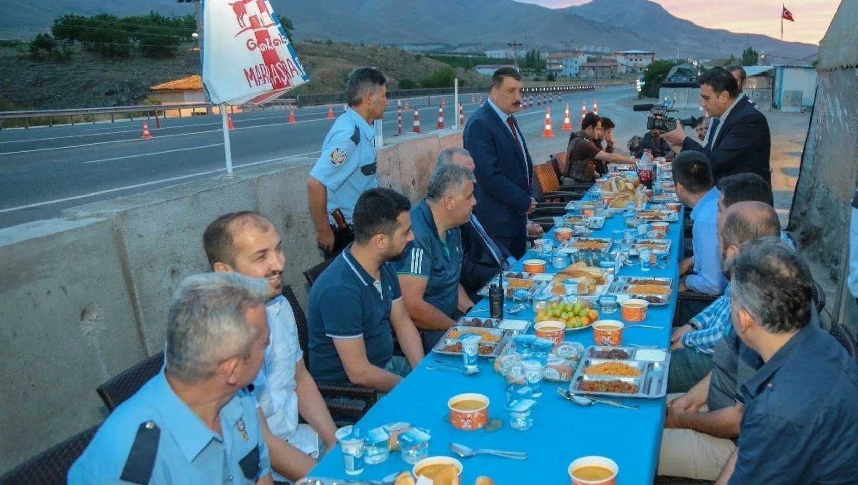 Gürkan, emniyet mensupları ile birlikte iftar yaptı