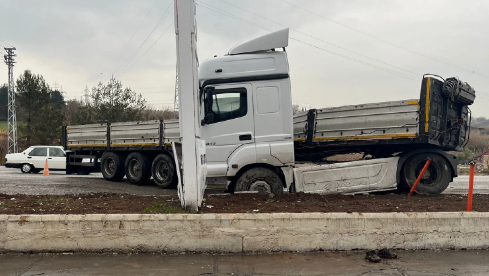 Aynı virajda 4 günde 2'nci tır kazası