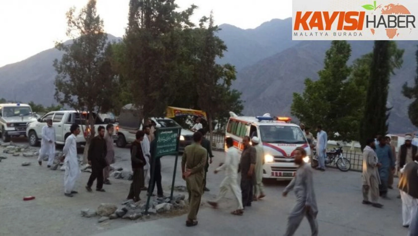 Pakistan'da yolcu otobüsü kaza yaptı: 26 ölü, 15 yaralı