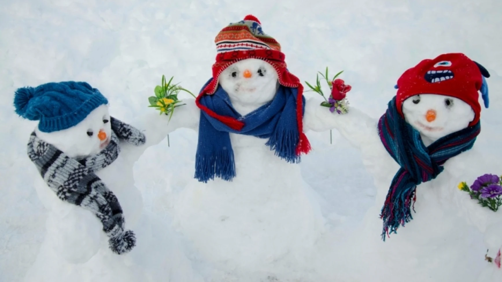 Kardan çocuklar renkli görüntüler oluşturdu