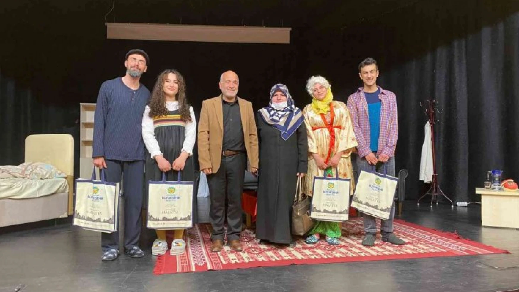 'Hayatlarımız  Sallanmasın'' isimli tiyatro oyunu Malatya'da sahnelendi