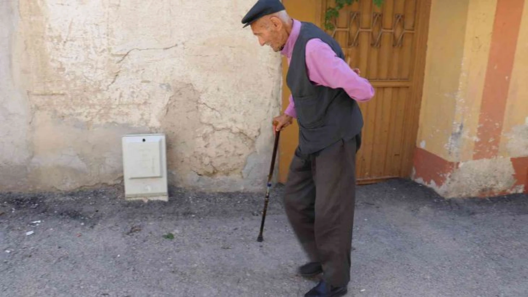100 yaşındaki Ali Hakverdi eski bayramları özlüyor