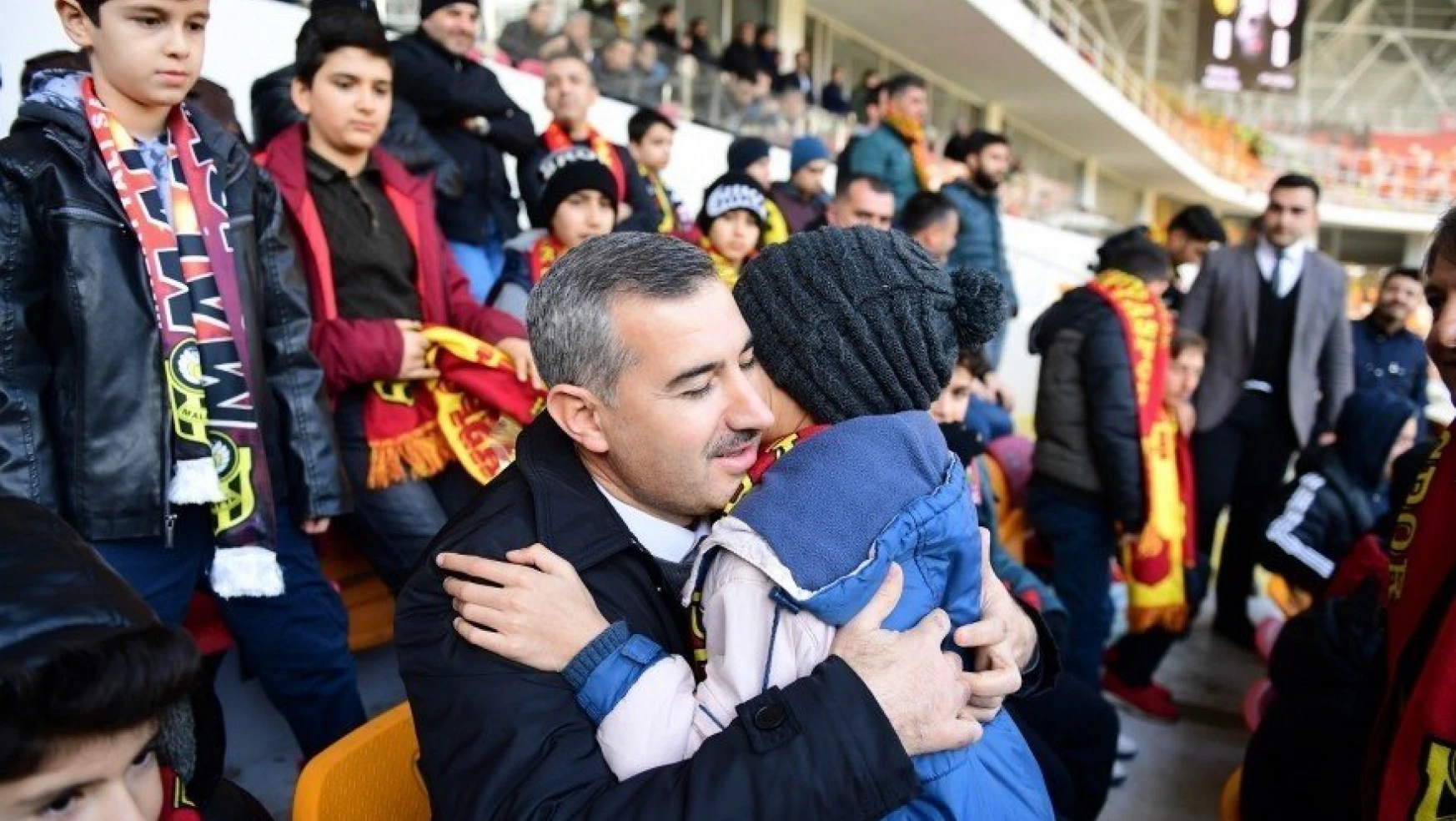 Başkan Çınar çocukları unutmadı