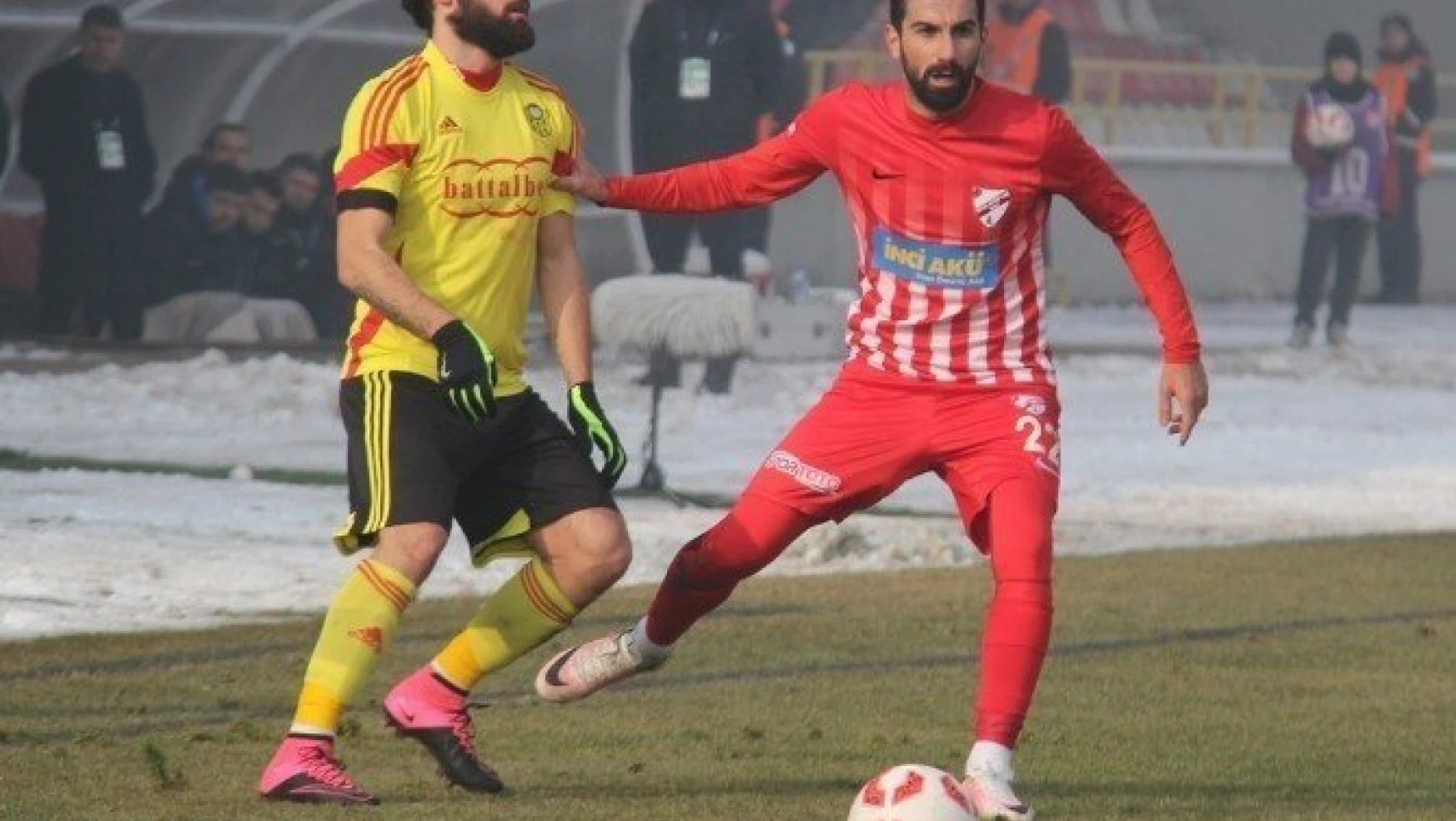 Golcü futbolcu Eren Tozlu'ya doğum günü kutlaması