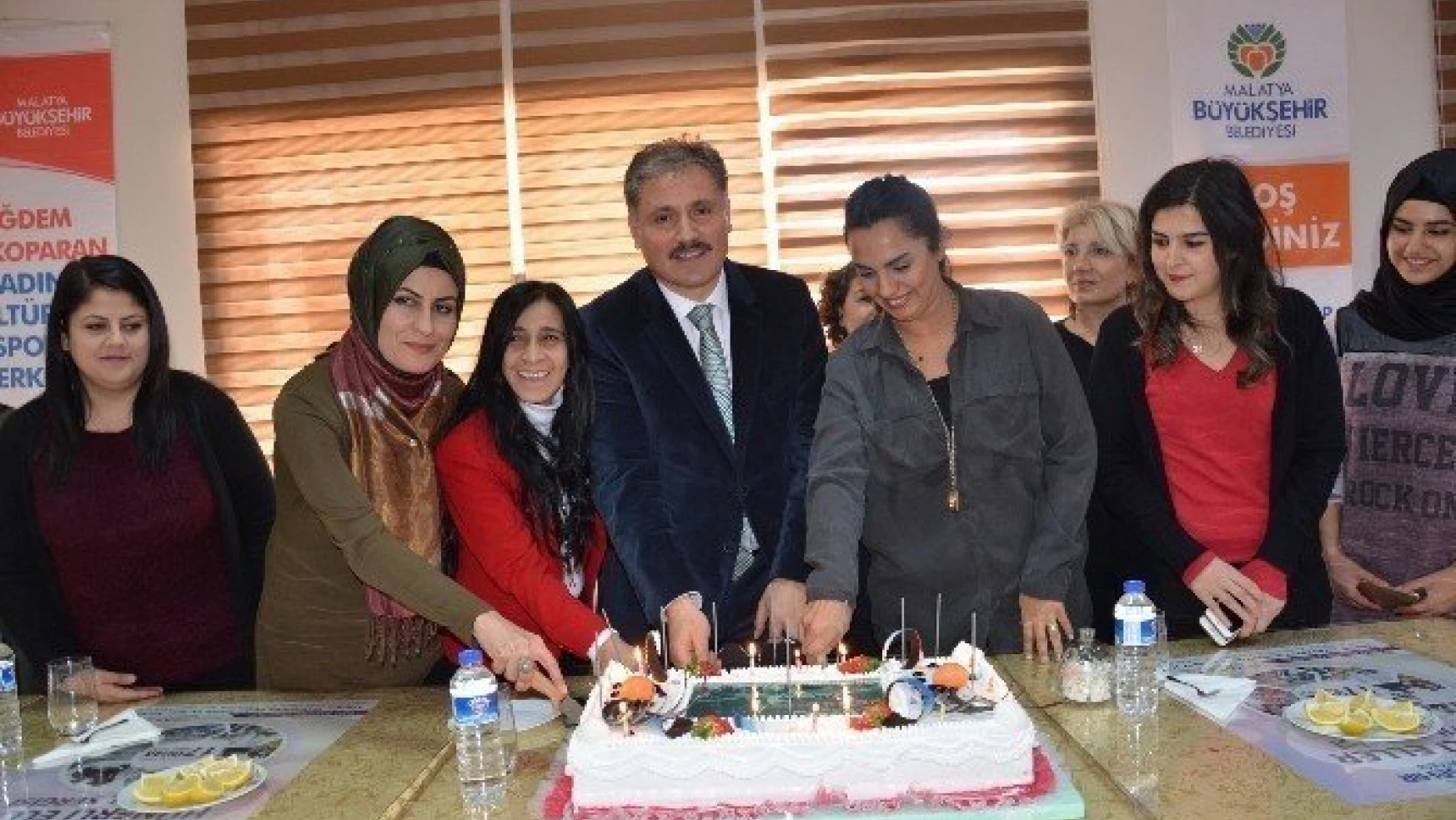 Büyükşehir'den bayan gazetecilere özel kutlama