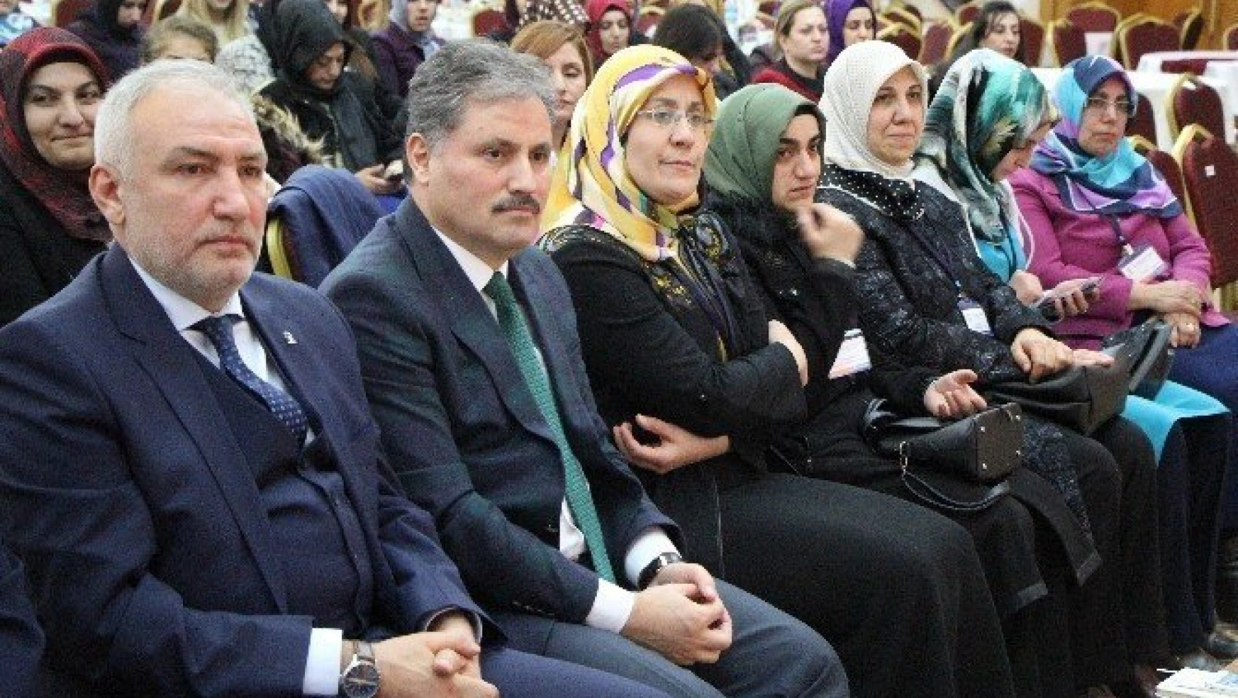 AK Parti Kadın Kolları'ndan Eğitim Toplantısı