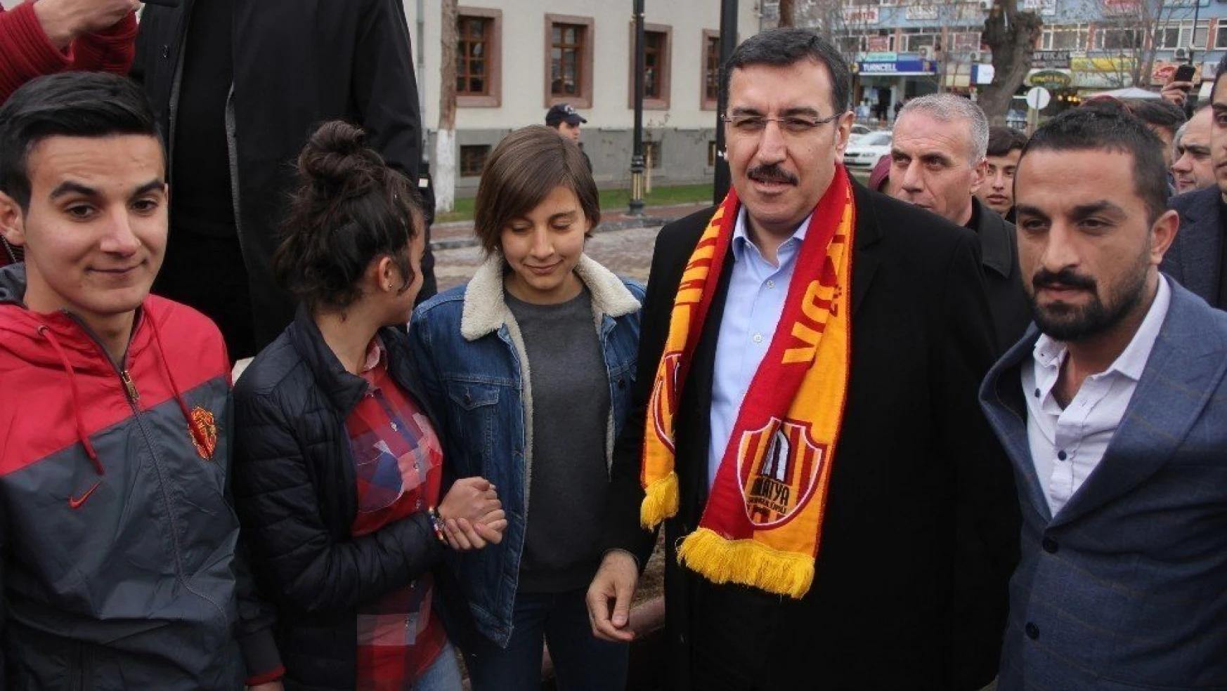Tüfenkci: Bakanlık olarak Evkur Yeni Malatyaspor'a otobüs hediye ettik
