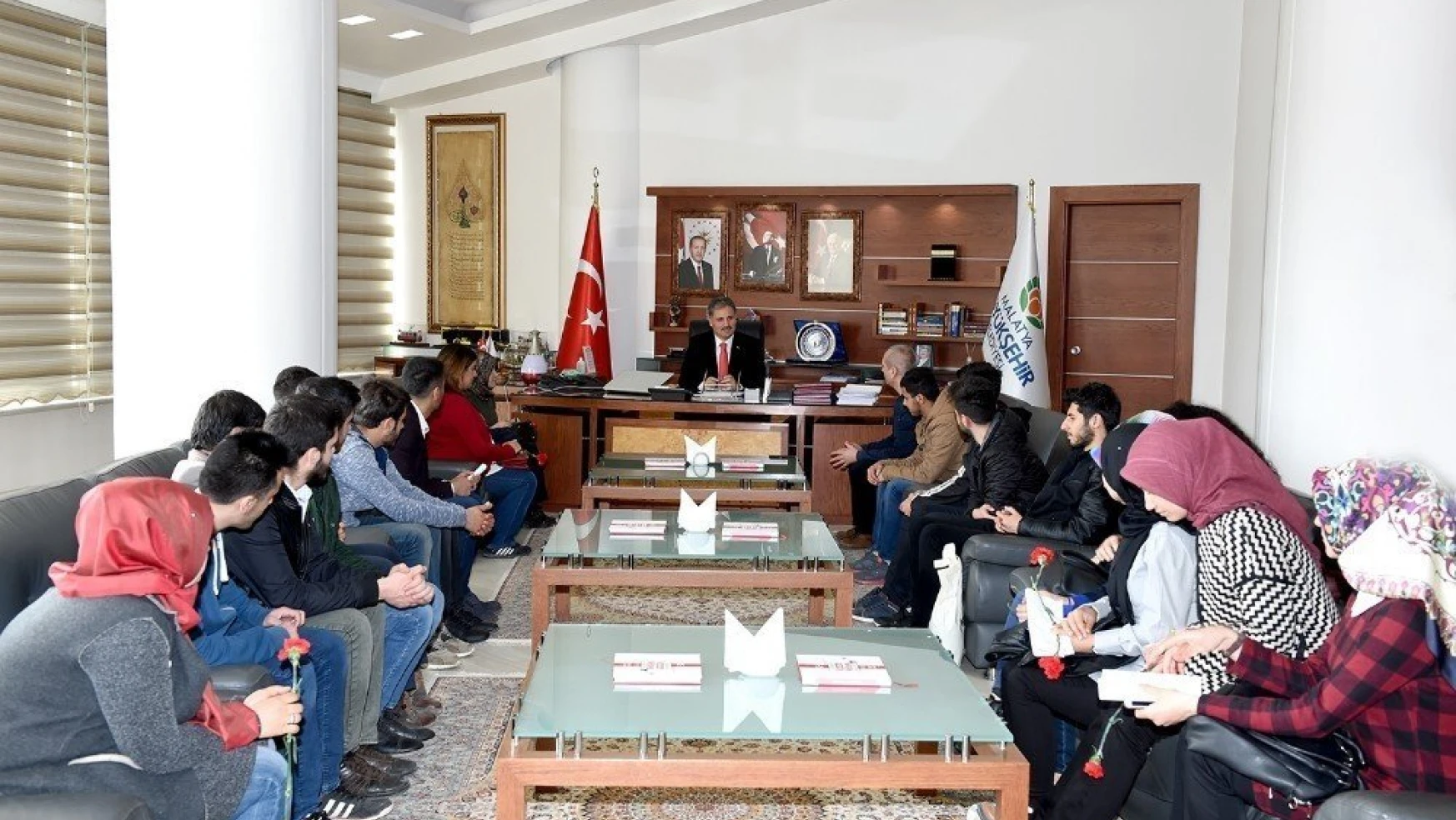 Üniversite öğrencileri Başkan Çakır'ı ziyaret etti