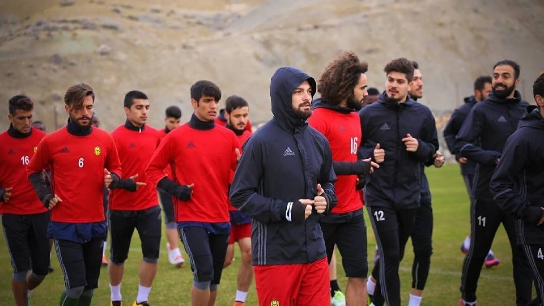 Evkur Yeni Malatyaspor'da İrfan Buz, futbolcuları uyardı
