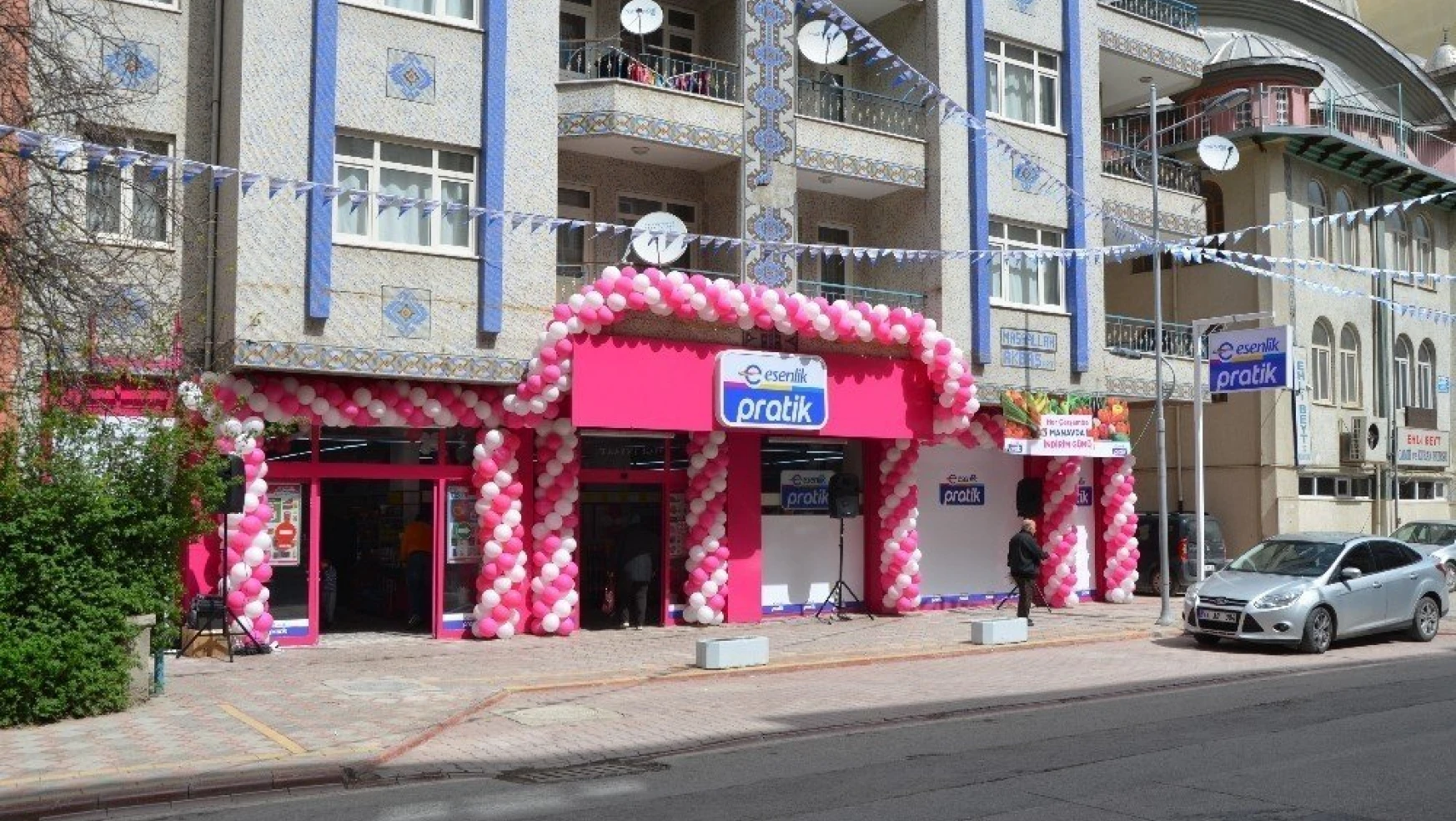 Esenlik Pratik Market 7, Hasanbey Caddesinde açıldı