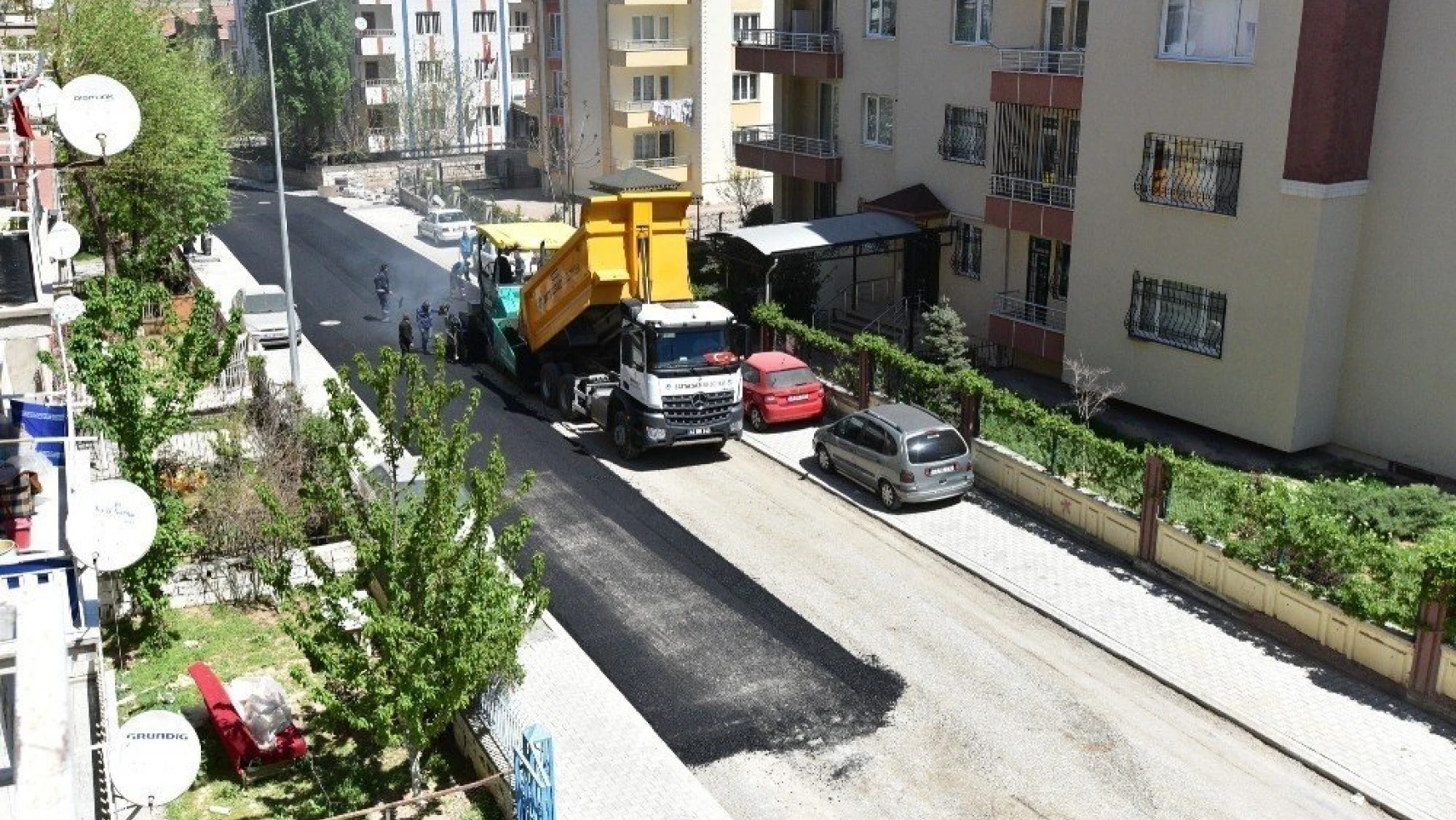 Başharık'taki 5 sokak asfaltlandı