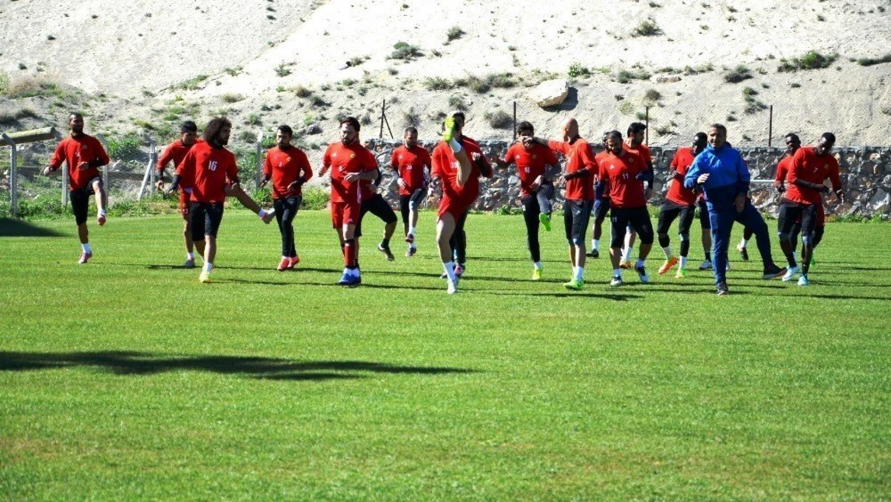 Evkur Yeni Malatyaspor, Göztepe maçına galibiyet parolasıyla hazırlanıyor
