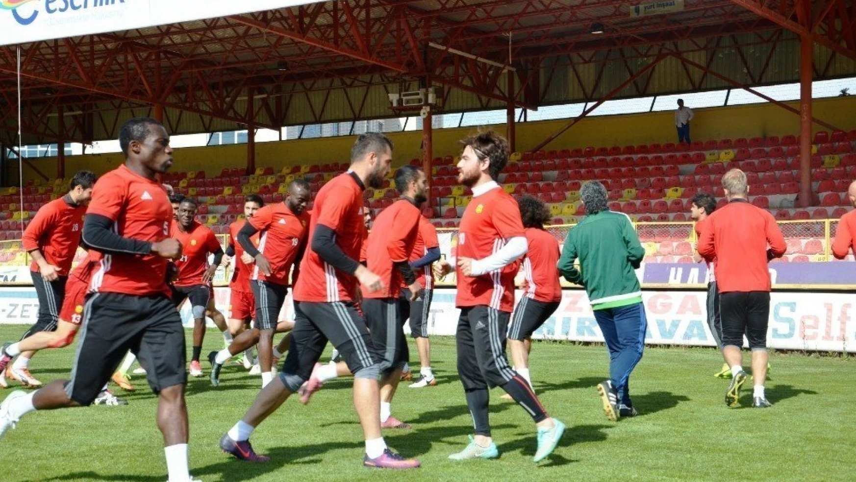 Evkur Yeni Malatyaspor, İnönü Stadı'nda Göztepe maçının provasını yaptı
