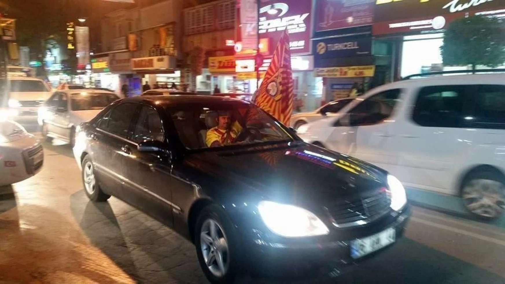 Adana Demirspor galibiyeti Evkur Yeni Malatyaspor taraftarını sokağa döktü
