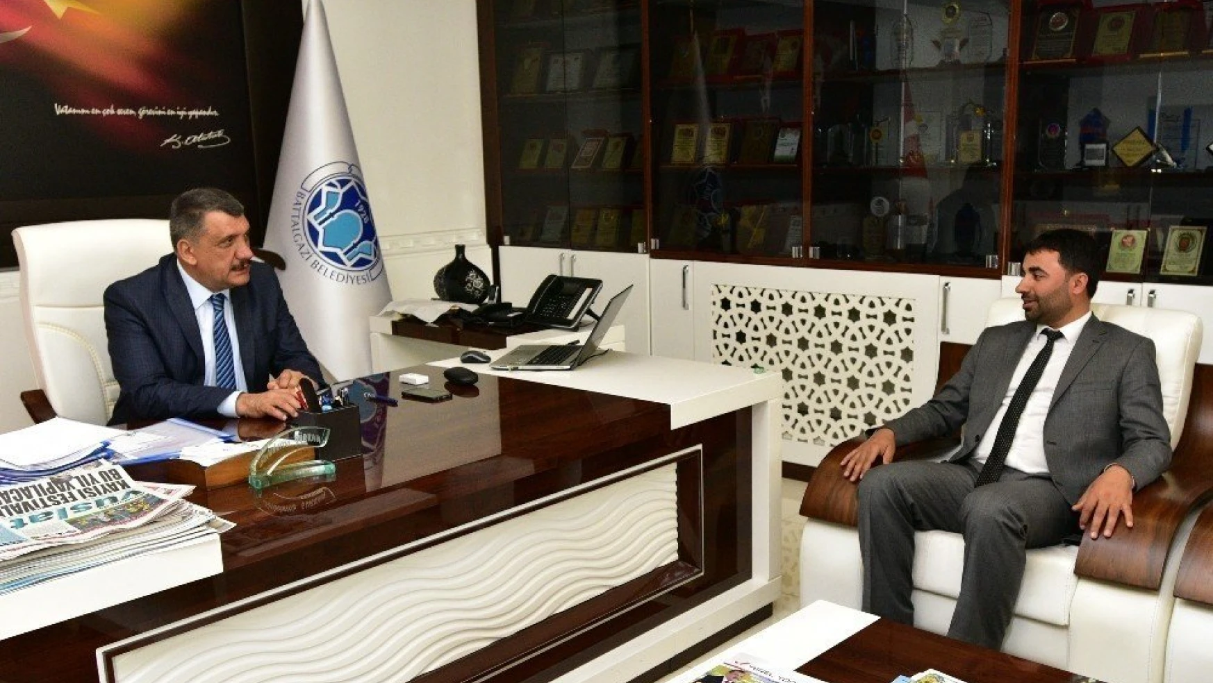 MHP Battalgazi İlçe Başkanı Mesut Samanlı ilk ziyaretini Başkan Gürkan'a yaptı
