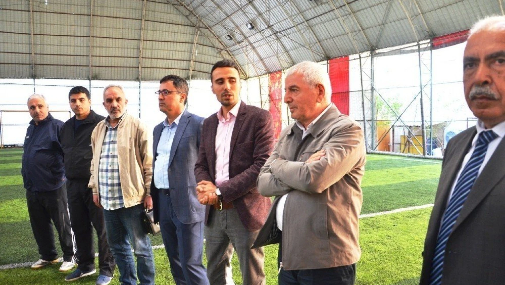 Birlik ve Beraberlik Halı Saha Futbol Turnuvasının açılışını Mumcu yaptı
