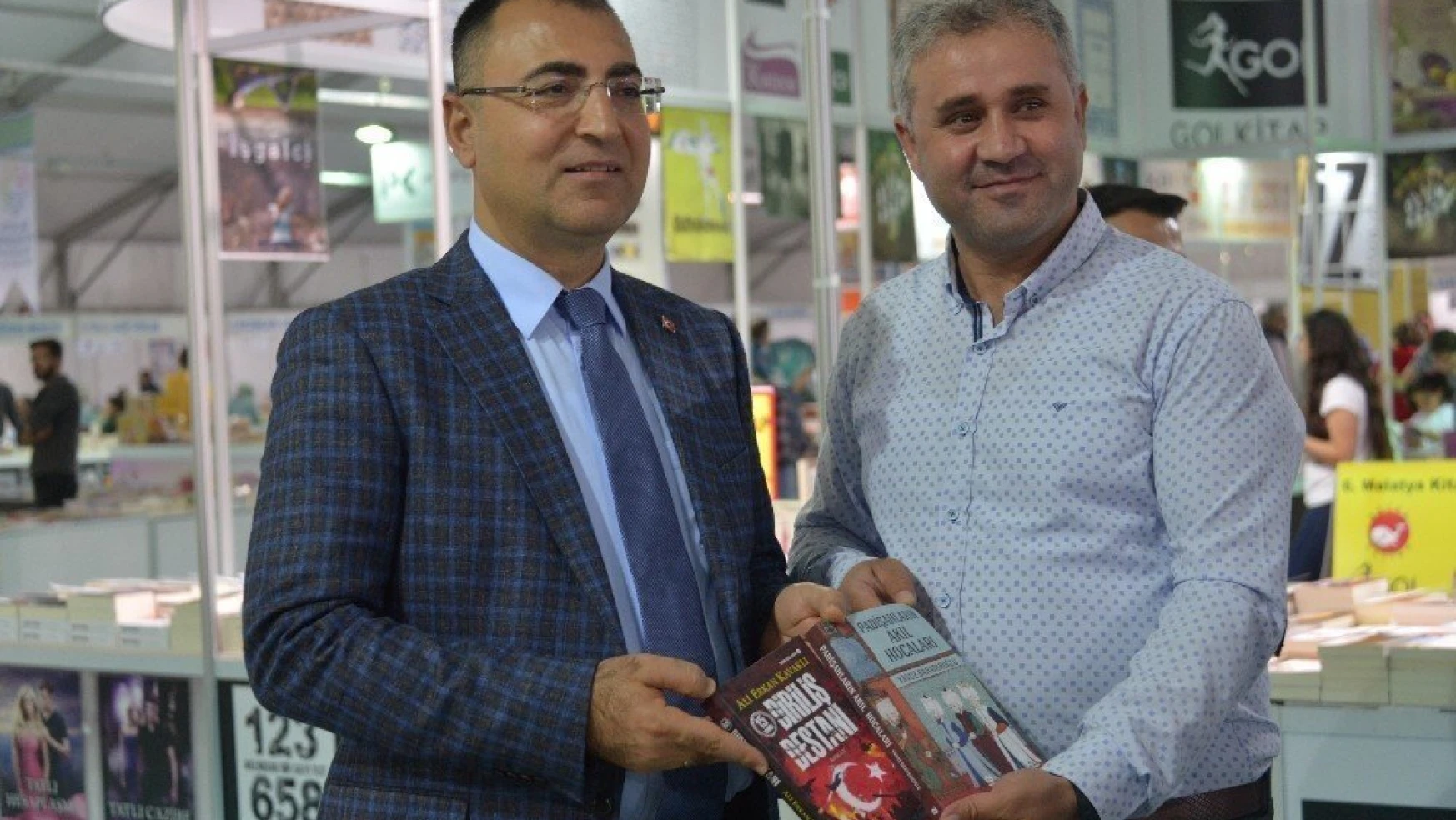 Vali Toprak Malatya Anadolu Kitap ve Kültür Fuarını ziyaret etti
