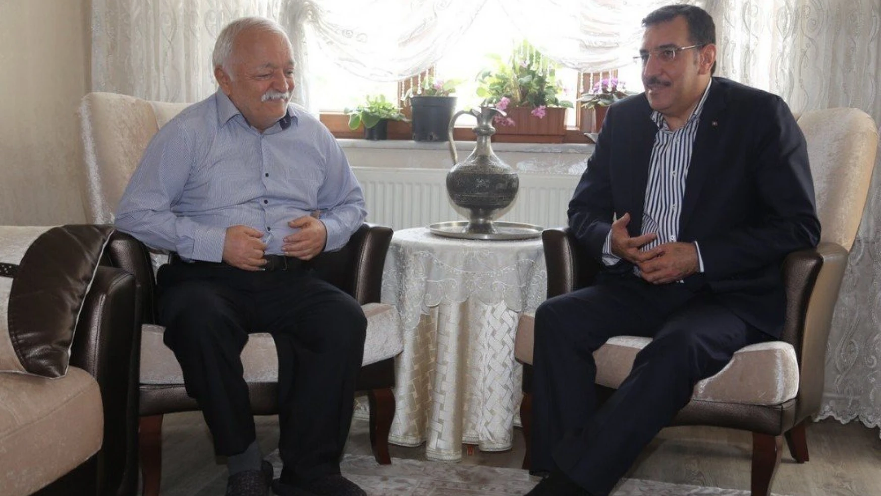 Bakan Tüfenkci, MGC Başkanı Karaduman'ı evinde ziyaret etti

