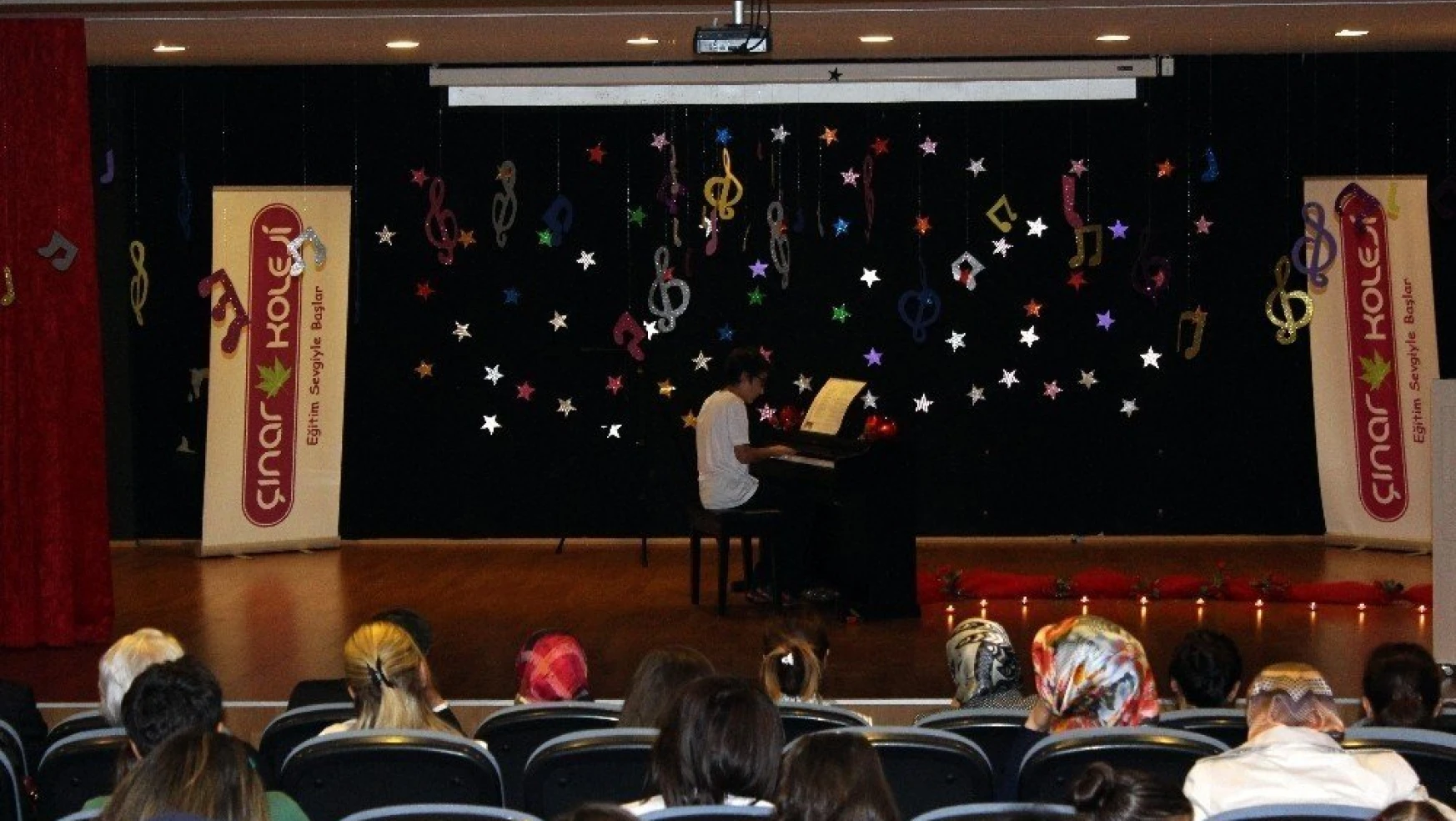 Öğrencilerden piyano resitali
