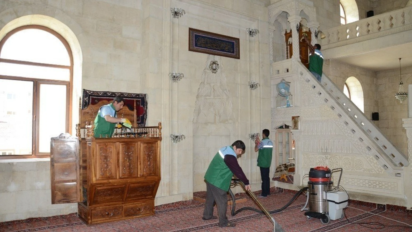 Darende'de camilerde Ramazan temizliği yapıldı
