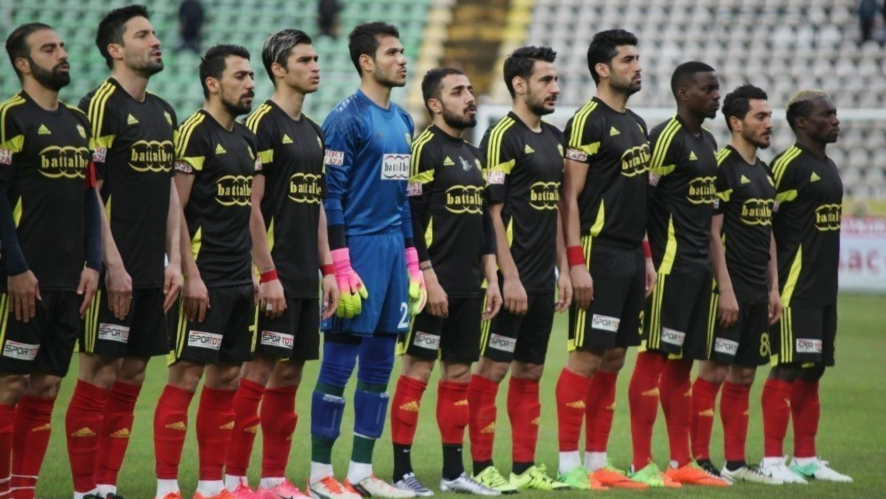 Yeni Malatyaspor'da Süper Lig kadrosunda yer alacak 10 futbolcu belli oldu
