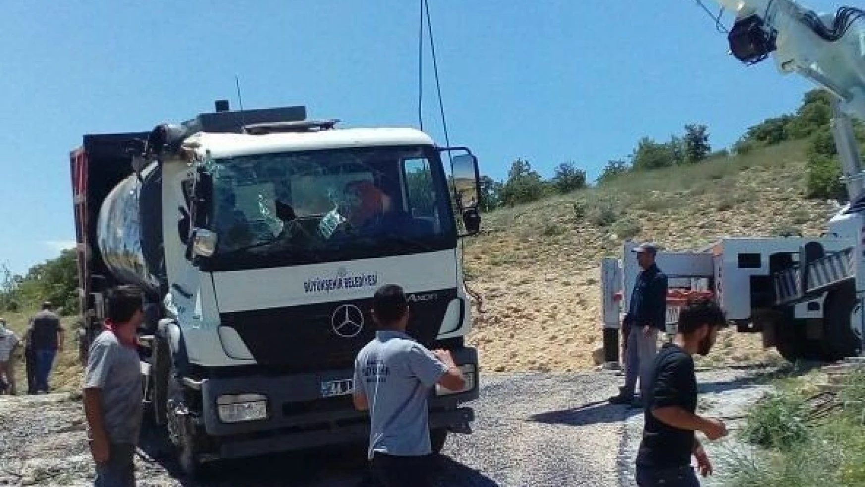 Akçadağ'da belediye kamyonu devrildi: 1 yaralı

