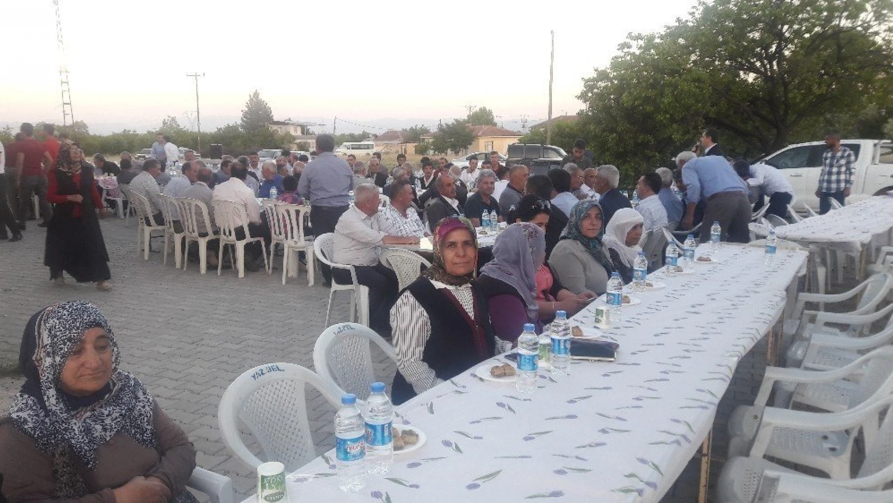 Yazıhan Belediyesi vatandaşlara iftar verdi
