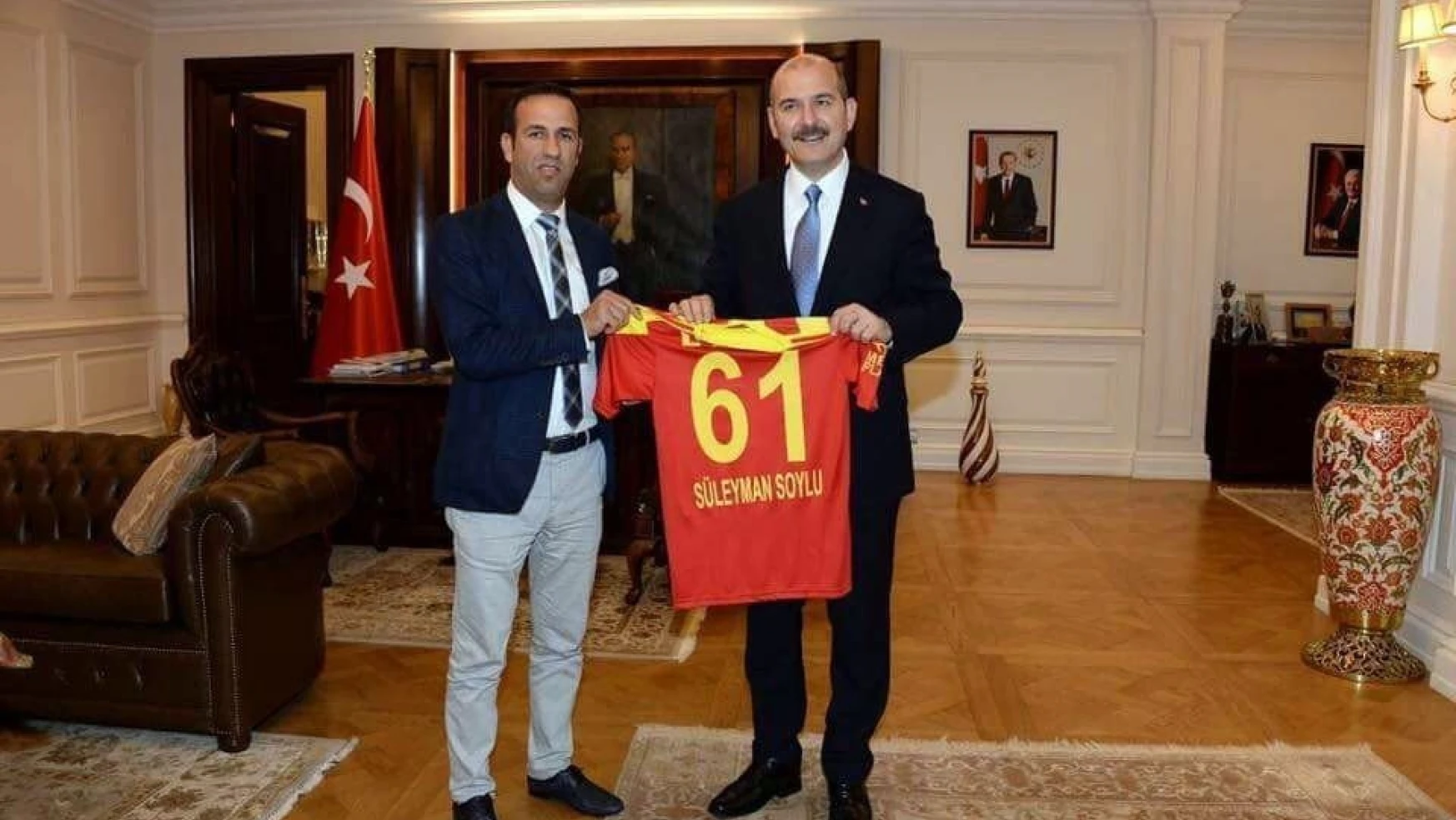 Gevrek'ten Bakan Soylu'ya Evkur Yeni Malatyaspor forması
