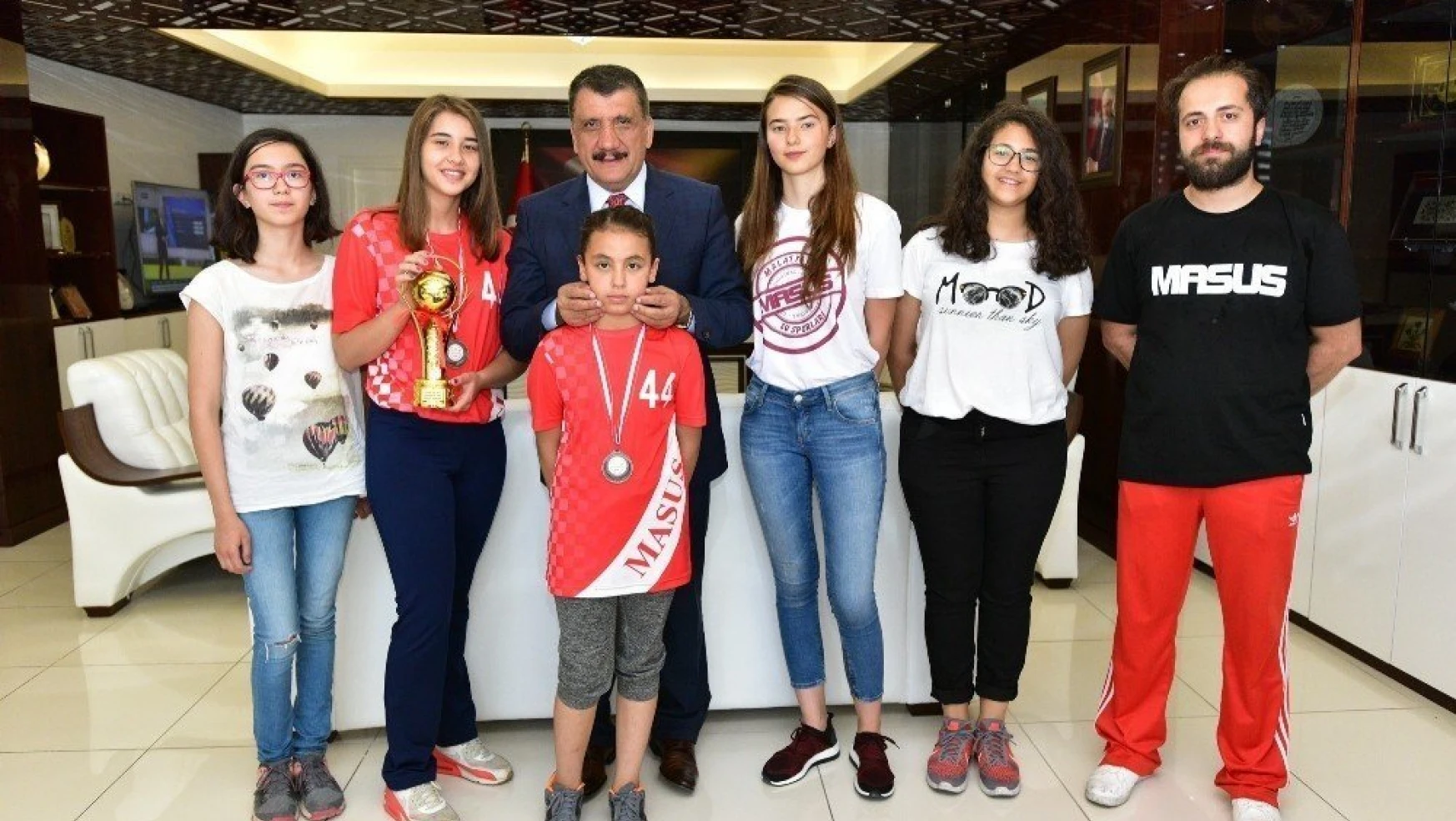 Başarılı sporcular Başkan Gürkan'ı ziyaret etti
