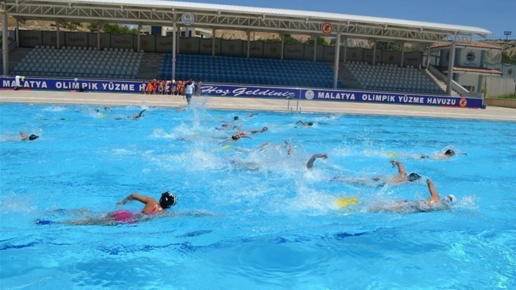 Olimpik Açık Yüzme Havuzuna büyük ilgi
