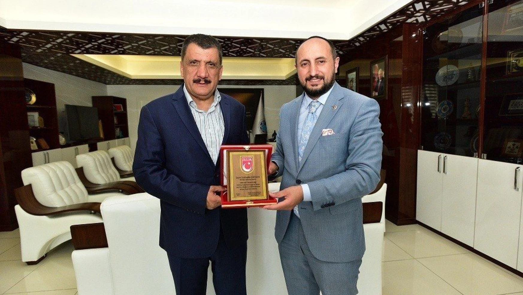 Başkan Gürkan MTTB Başkanı Karayel'i makamında ağırladı
