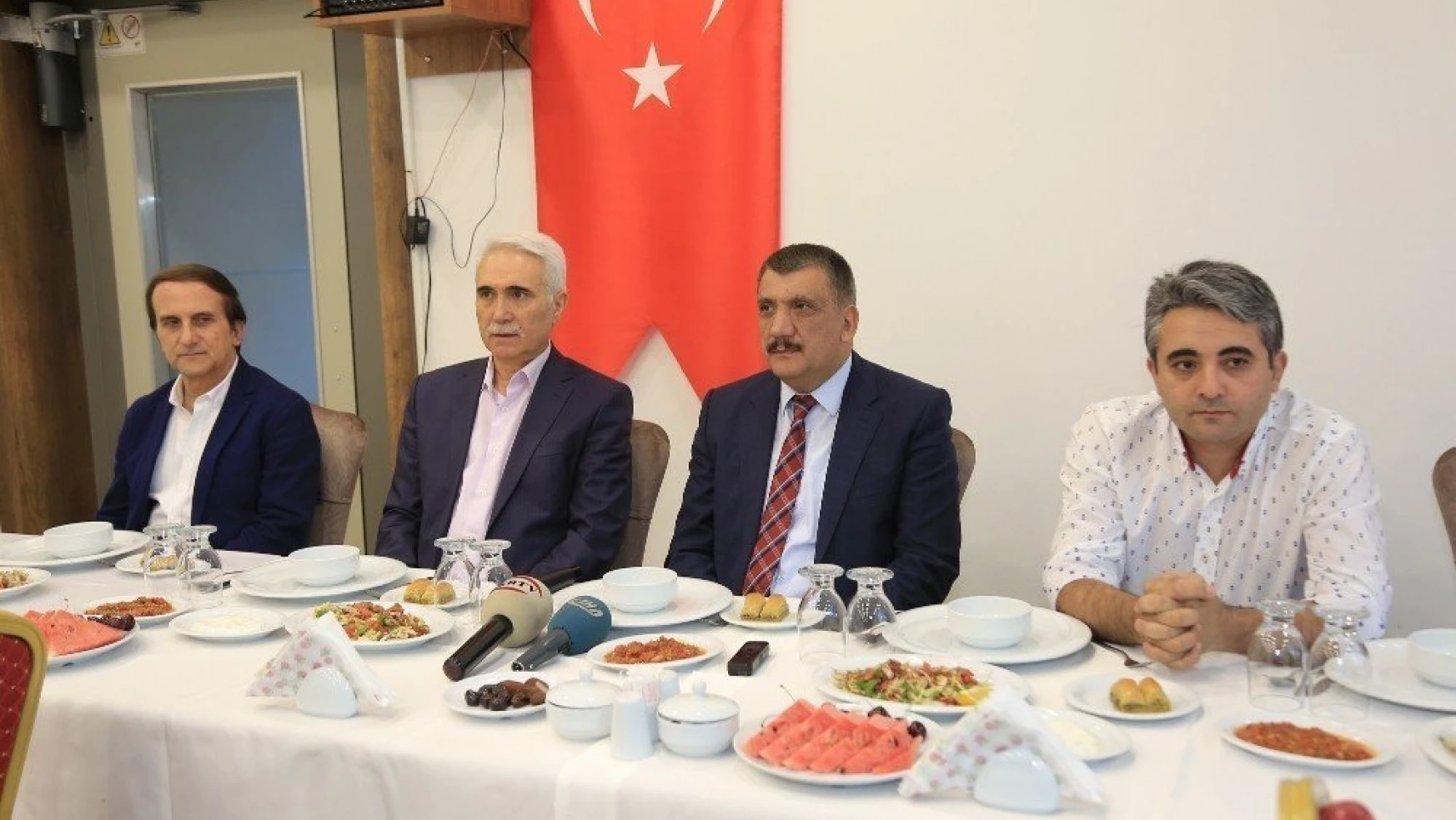 Belediye Başkanı Gürkan medya temsilcileri ile iftarda bir araya geldi
