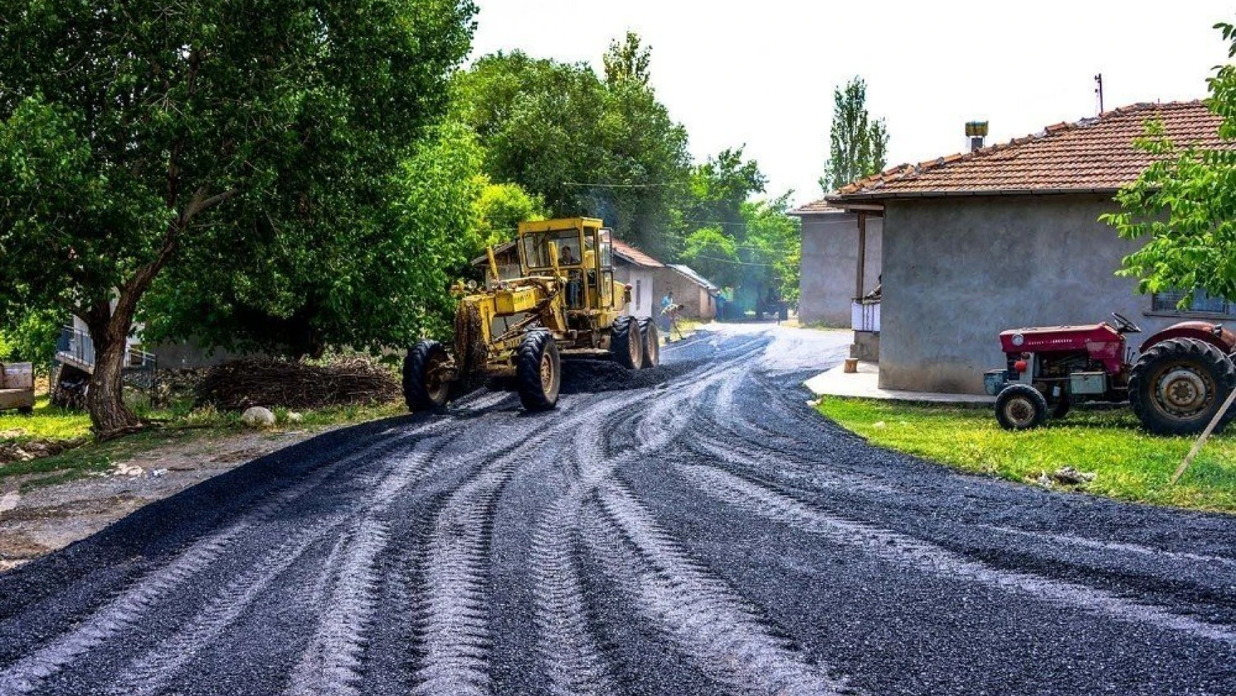 Kırsal mahalleler bir bir asfaltlanıyor
