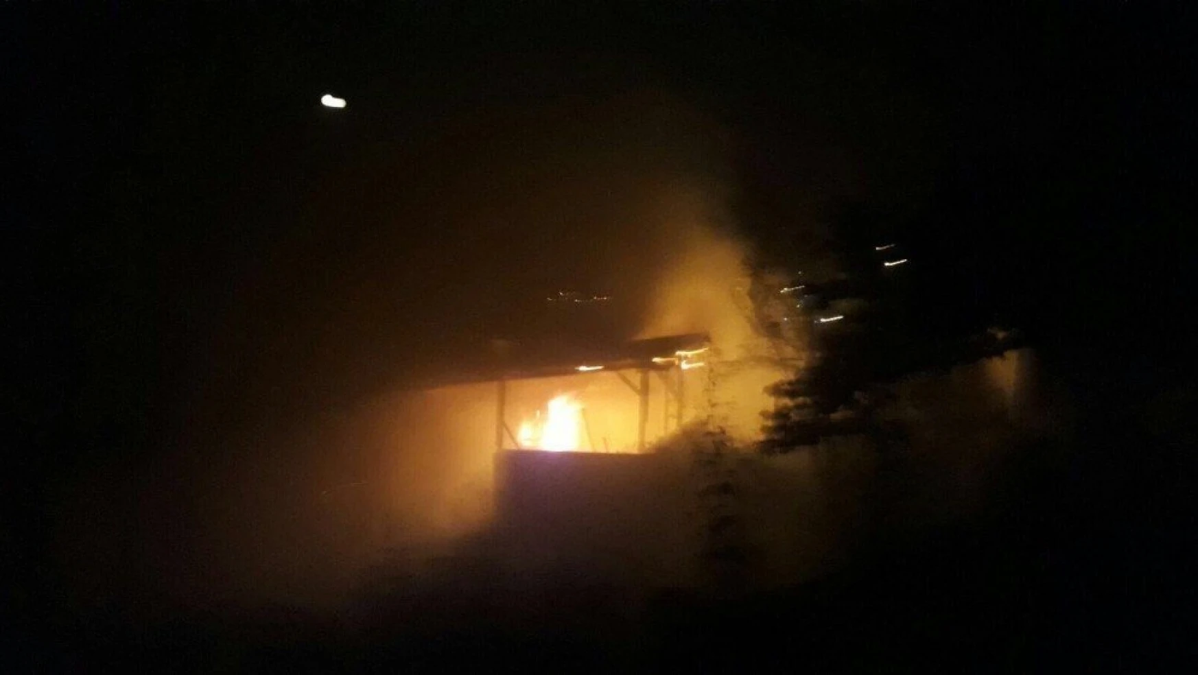 Darende'de ev yangını
