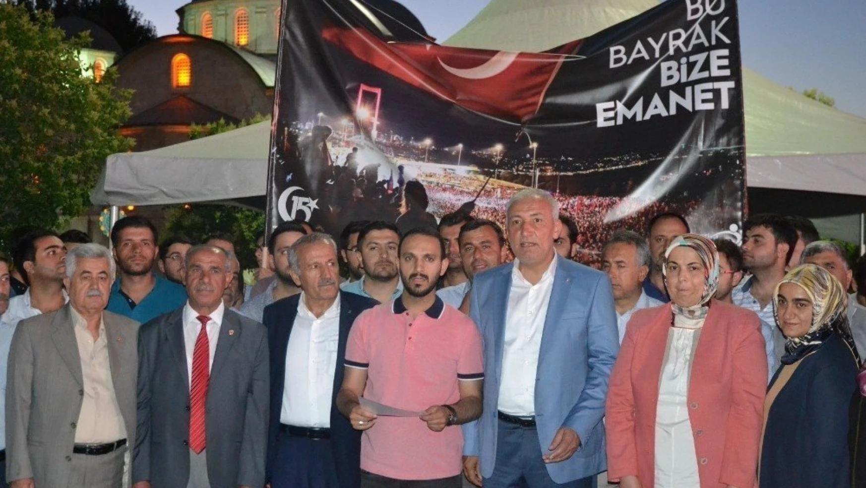 Şehit ailelerinden alınan Türk Bayrakları Ankara'ya götürüldü
