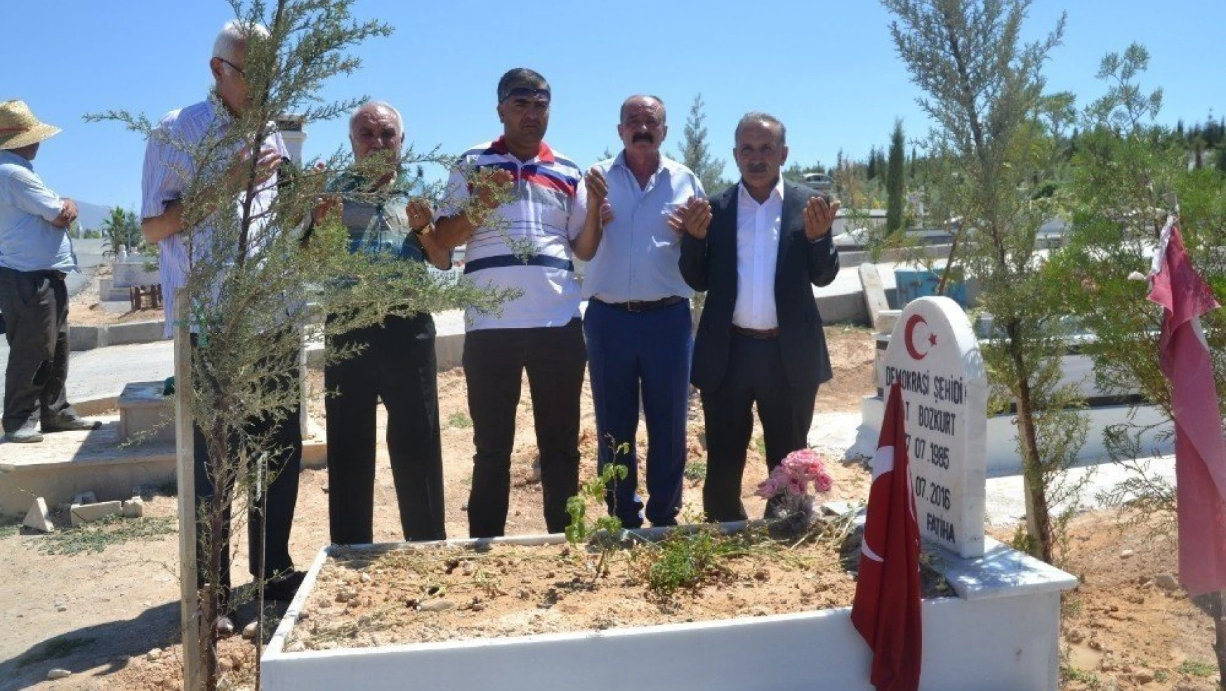 CHP'den 15 Temmuz şehidinin mezarına ziyaret
