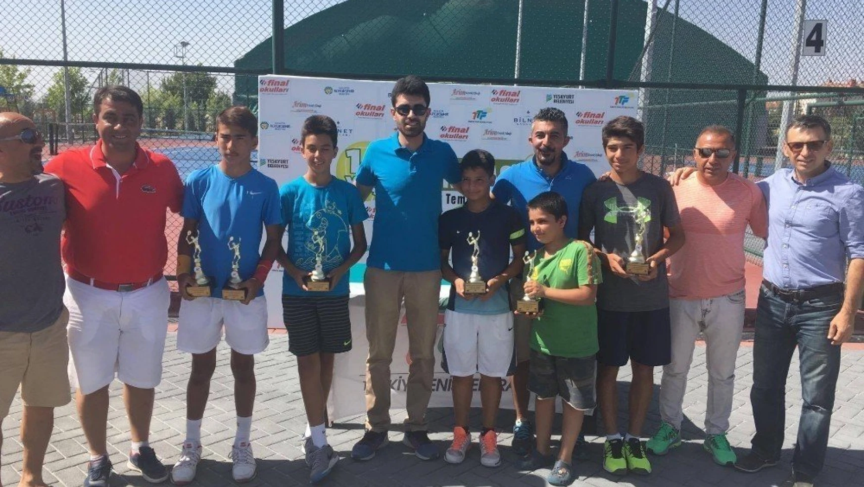 14 Yaş Yaz Kupası Tenis Turnuvası'nda final heyecanı yaşandı
