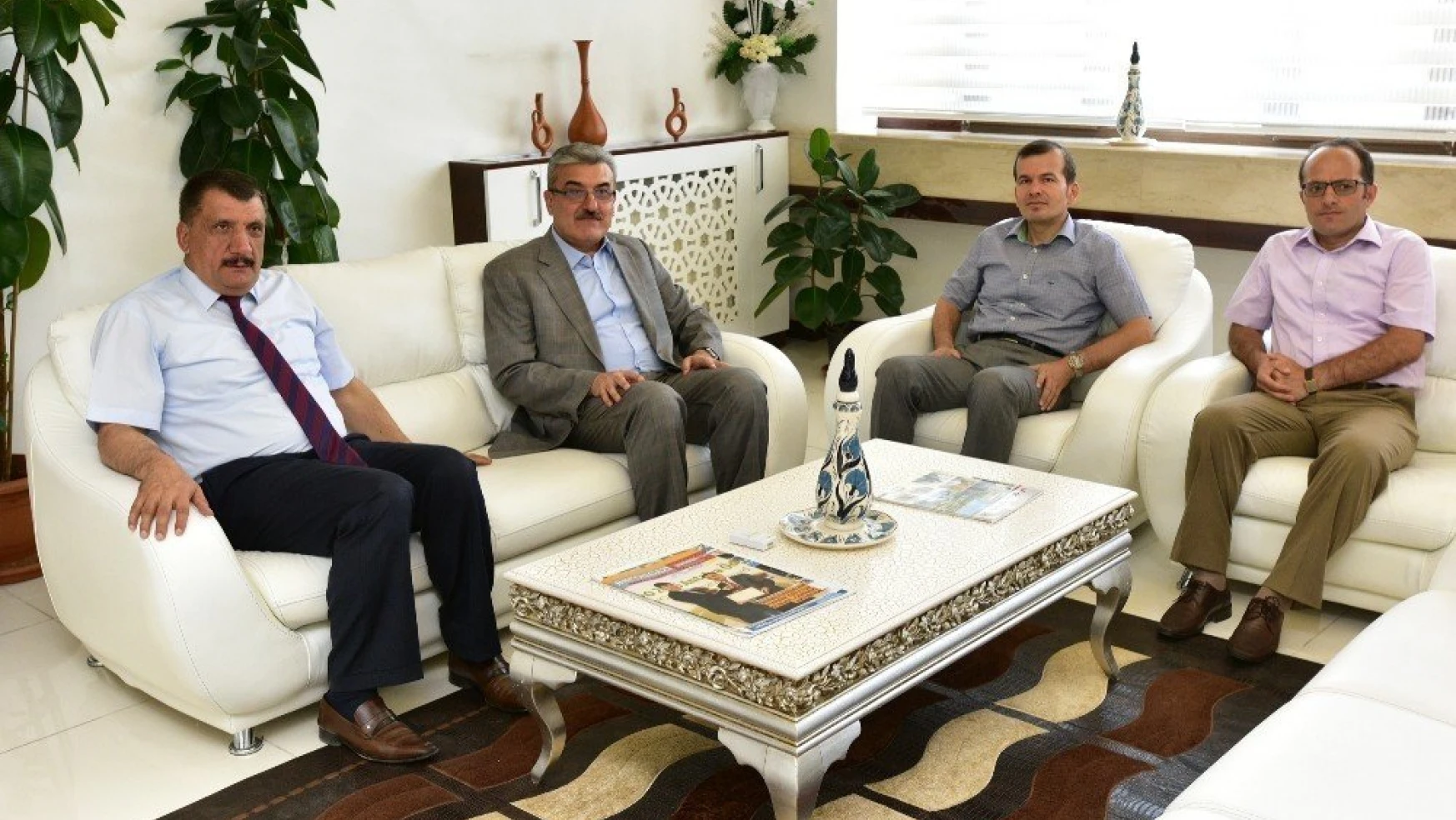 Vergi Dairesi Başkanı Poyraz'dan Belediye Başkanı Gürkan'a ziyaret
