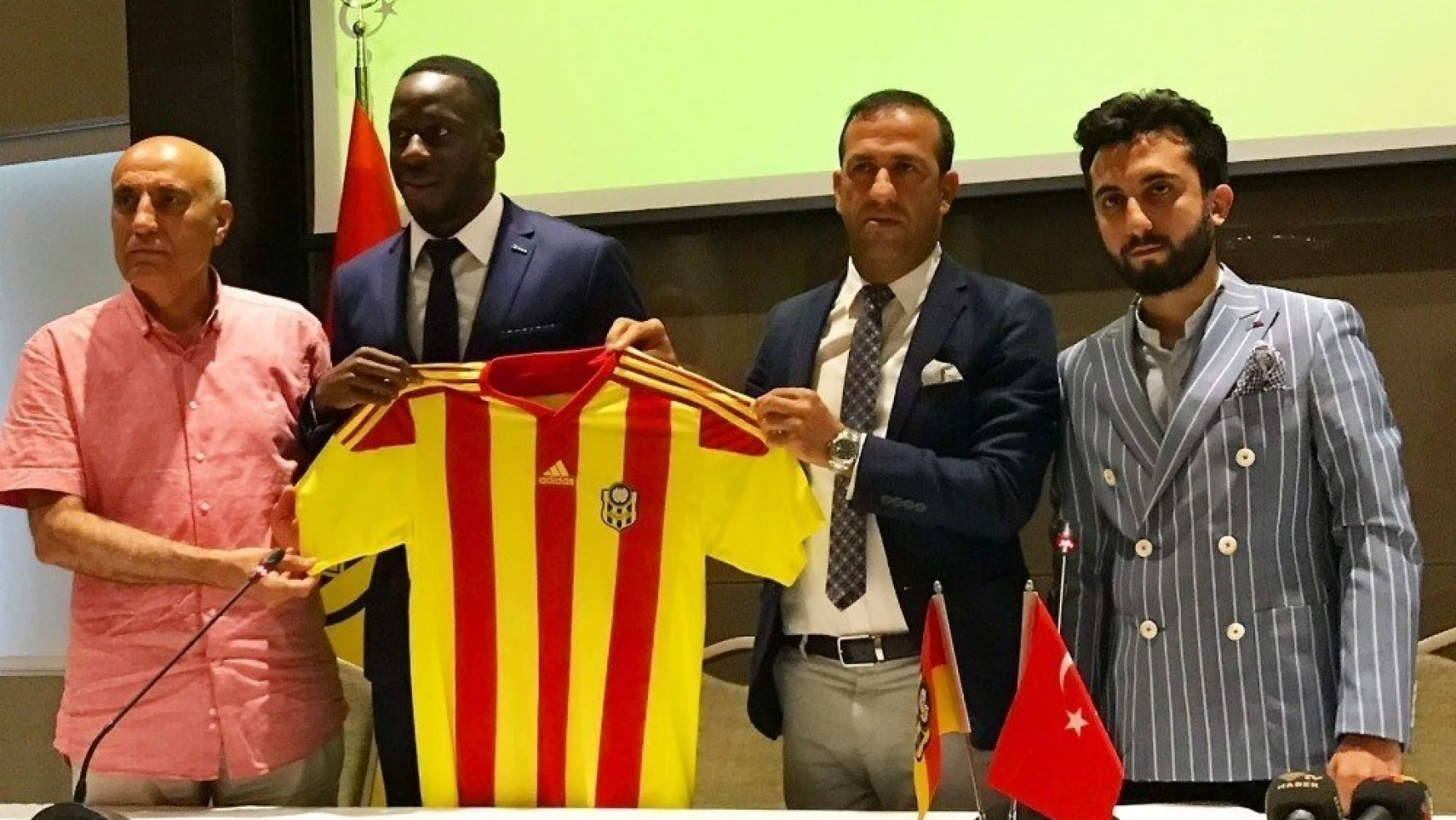Evkur Yeni Malatyaspor yıldız transferine devam edecek