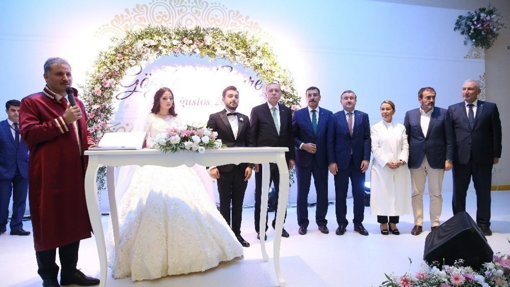 Cumhurbaşkanı Erdoğan nikah şahidi oldu
